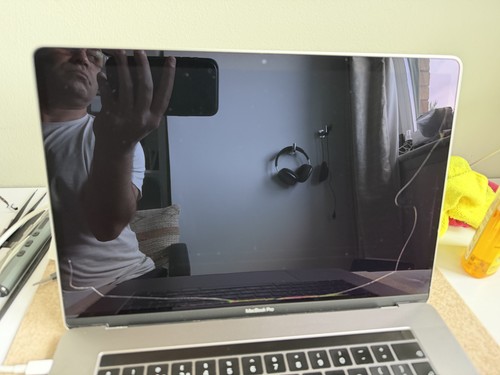 Original apple macbook pro - macbook,